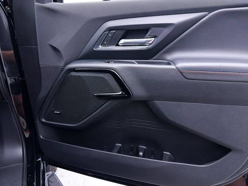 Used 2025 Chevrolet Silverado EV RST AWD/4WD image 31
