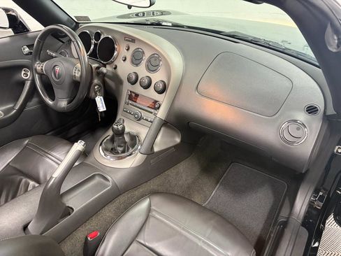 Used 2006 Pontiac Solstice Convertible w/ Premium Package image 22