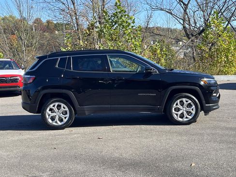 Used 2024 Jeep Compass Latitude image 6