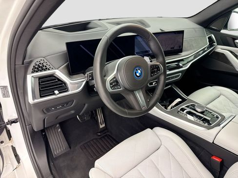 Used 2025 BMW X5 xDrive50e w/ M Sport Package AWD/4WD image 9