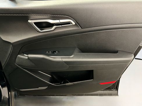 Used 2025 Kia Sportage LX image 32