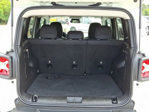 Used 2023 Jeep Renegade Latitude image 27