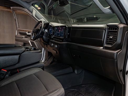 Used 2024 GMC Sierra 2500 SLE w/ SLE Convenience Package image 16