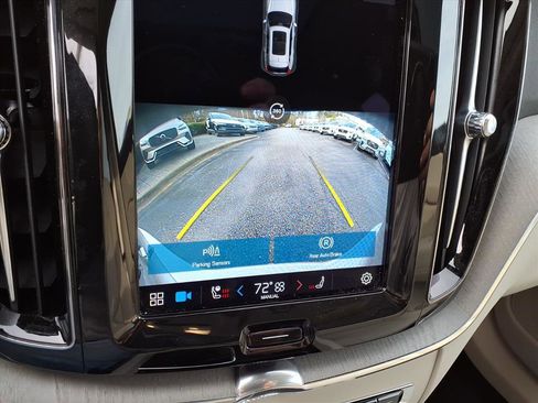 Used 2023 Volvo XC60 B5 Plus w/ Climate Package image 21