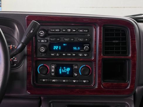 Used 2004 Chevrolet Avalanche Z71 w/ Sun And Sound Package AWD/4WD image 57