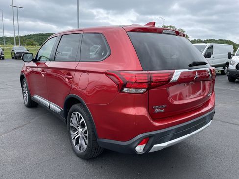 Used 2018 Mitsubishi Outlander SE AWD/4WD image 3