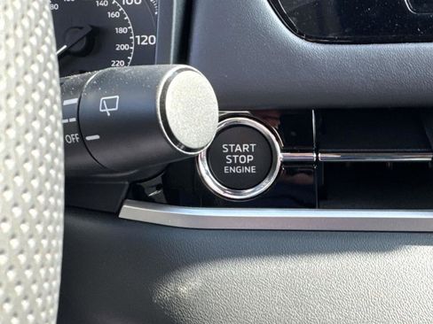 New 2025 Mitsubishi Outlander SE image 28