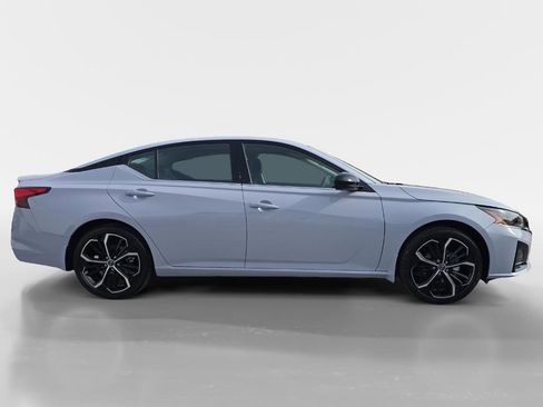 New 2025 Nissan Altima 2.5 SR image 6