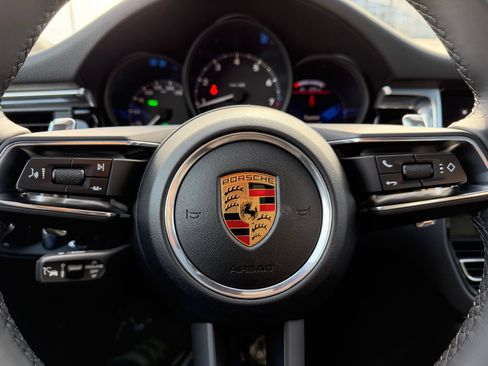 Used 2026 Porsche Macan AWD/4WD image 31