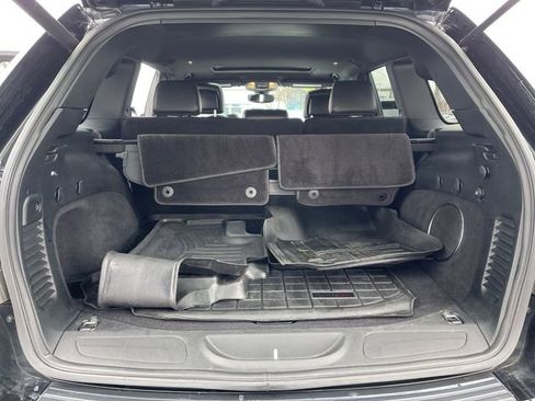 Used 2017 Jeep Grand Cherokee Altitude image 16