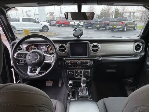 Used 2020 Jeep Wrangler Unlimited Sahara w/ Uconnect 4C Nav & Sound Group image 16