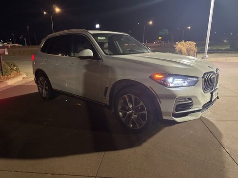 Used 2020 BMW X5 sDrive40i w/ Premium Package image 2