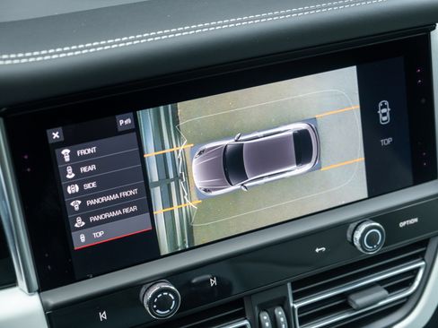 Certified 2023 Porsche Macan Turbo AWD/4WD image 33