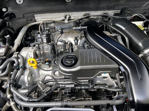 Certified 2022 Volkswagen Taos SE FWD image 32