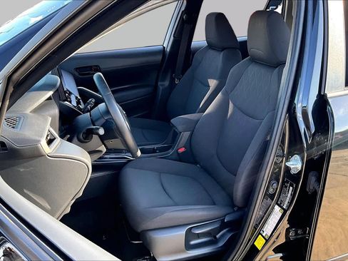Used 2023 Toyota Corolla Cross LE w/ Moonroof Package FWD image 8