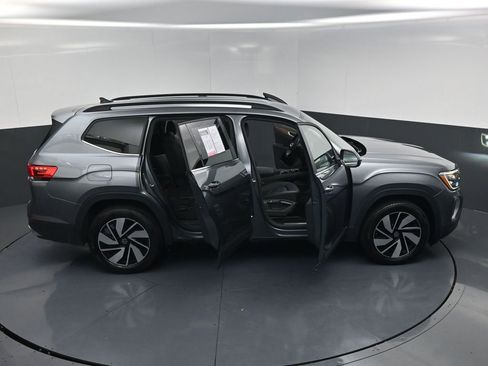 Used 2025 Volkswagen Atlas SE FWD image 14