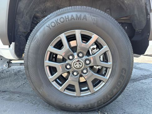 Certified 2025 Toyota 4Runner SR5 AWD/4WD image 30