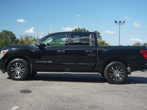 Used 2020 Nissan Titan SV w/ SV Convenience Package image 6