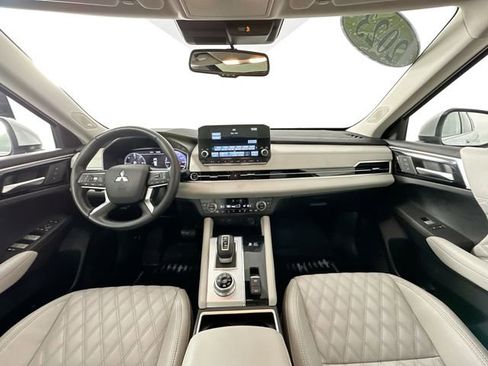 Used 2023 Mitsubishi Outlander SEL AWD/4WD image 3