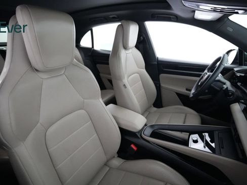 Used 2025 Porsche Macan Electric RWD image 23