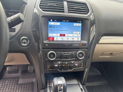Used 2018 Ford Explorer XLT w/ Equipment Group 202A FWD image 16