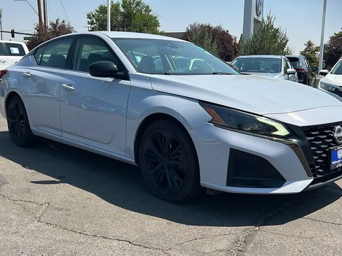 Used 2023 Nissan Altima 2.5 SR FWD image 3
