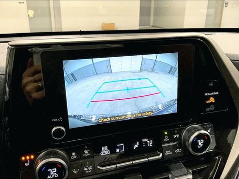 Used 2023 Toyota Highlander XLE image 14