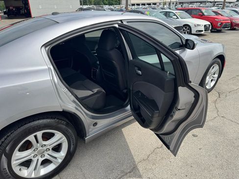Used 2018 Dodge Charger SXT RWD image 11