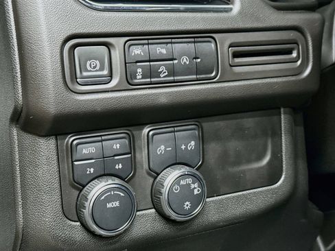 Used 2024 Chevrolet Tahoe Z71 AWD/4WD image 12