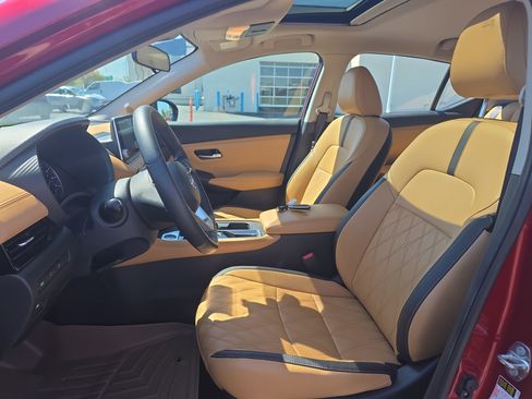 Used 2024 Nissan Sentra SV w/ SV Premium Package image 13