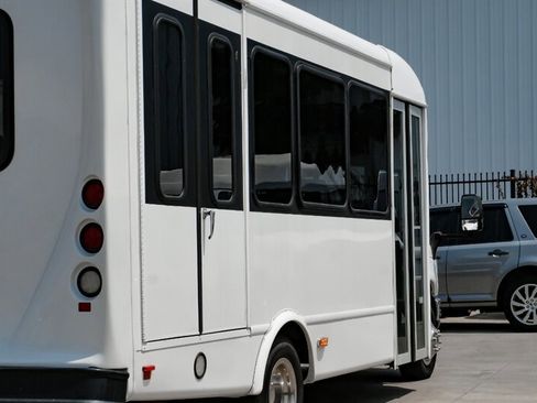 Used 2014 Ford E-350 and Econoline 350 Super Duty image 11