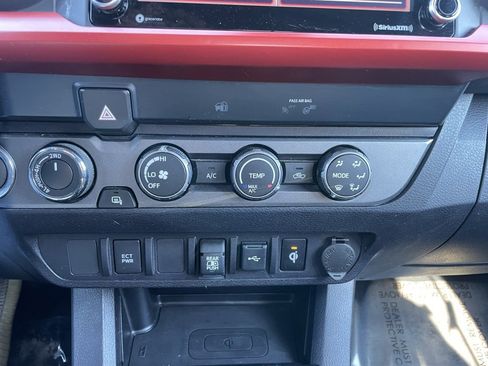 Used 2020 Toyota Tacoma TRD Off-Road image 11