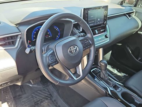 Used 2022 Toyota Corolla Cross XLE w/ Convenience Package FWD image 14