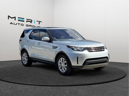 Used 2018 Land Rover Discovery SE image 1