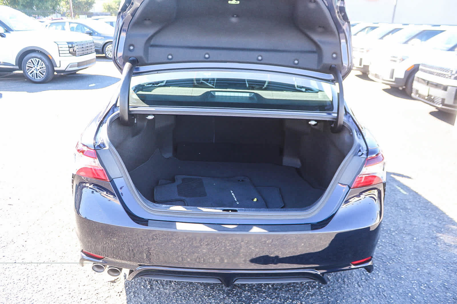 Used 2022 Toyota Camry SE FWD image 36