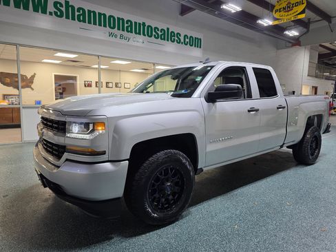 Used 2019 Chevrolet Silverado 1500 Custom w/ Custom Convenience Package image 2