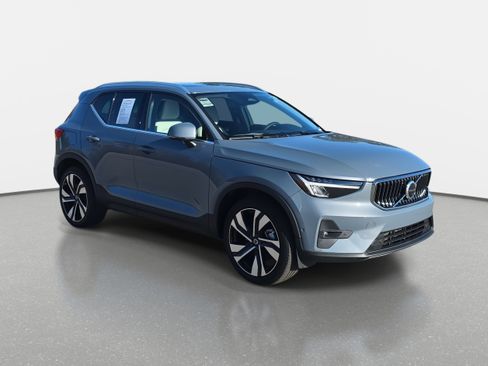 Used 2023 Volvo XC40 B5 Ultimate w/ Protection Package Premier image 3