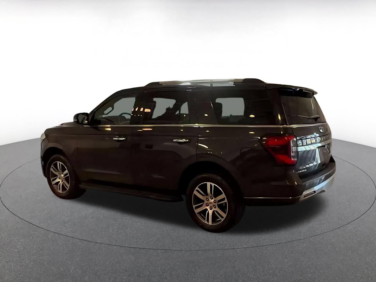 Used 2024 Ford Expedition Limited AWD/4WD image 7