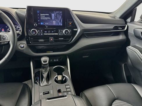Used 2023 Toyota Highlander XSE FWD image 30