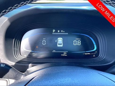 Used 2025 Hyundai Venue Limited FWD image 20