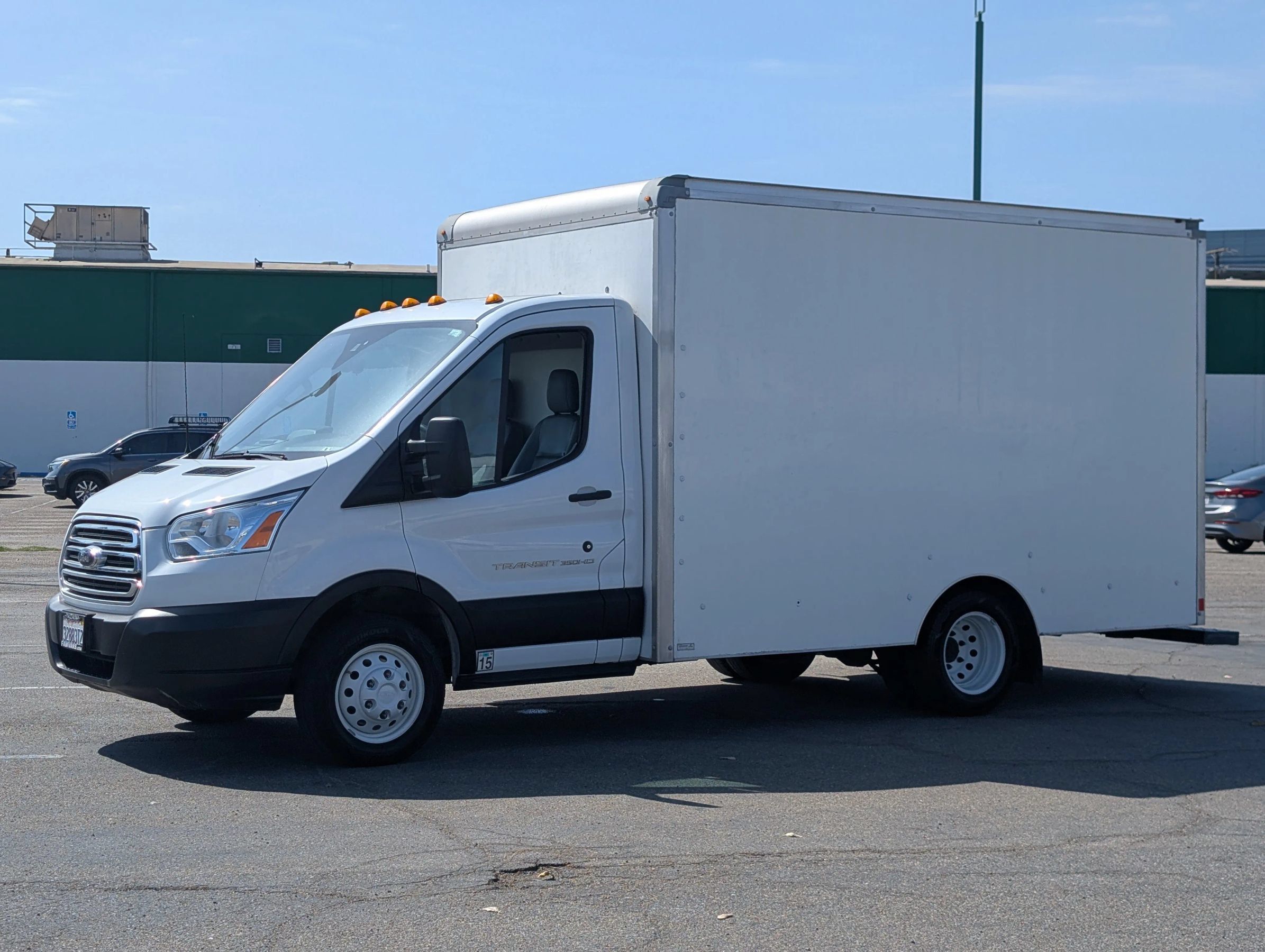 Used 2019 Ford Transit 350 138 DRW w/ Exterior Upgrade Package RWD image 3