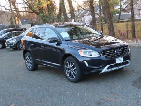 Used 2017 Volvo XC60 T6 Dynamic w/ Climate Package image 5