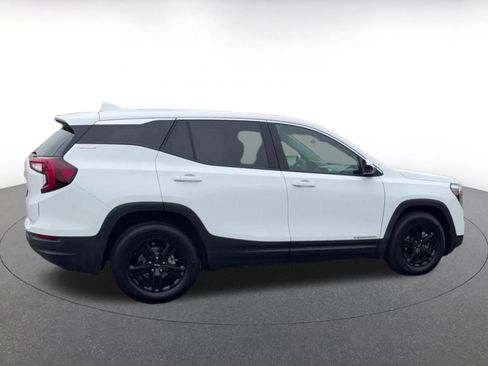 Used 2024 GMC Terrain SLE image 15