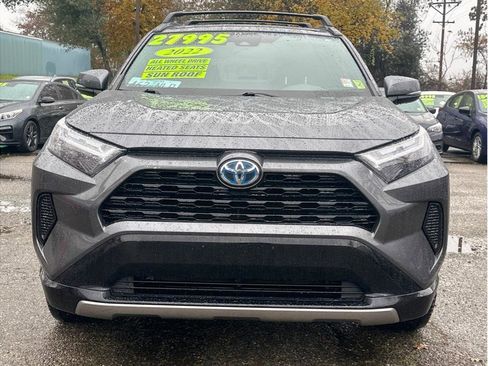 Used 2022 Toyota RAV4 SE image 2