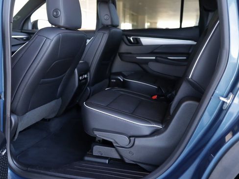 Used 2025 Buick Enclave Preferred image 28