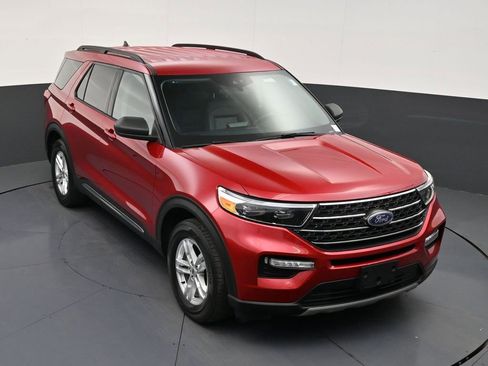 Used 2023 Ford Explorer XLT w/ Equipment Group 202A RWD image 18