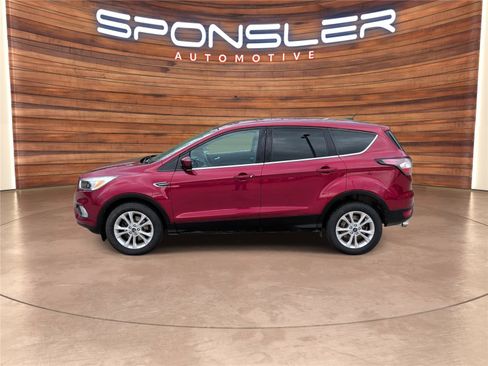 Used 2017 Ford Escape SE image 2