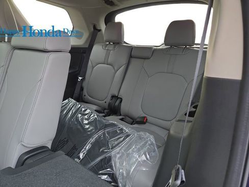 New 2025 Honda Pilot Touring image 16