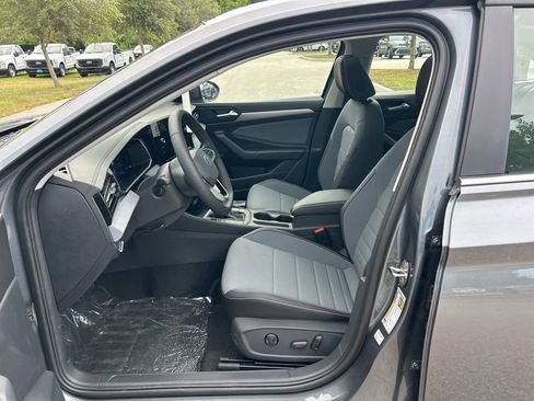 New 2025 Volkswagen Jetta SE image 9