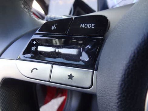 Used 2024 Hyundai Elantra SEL w/ Convenience Package FWD image 18